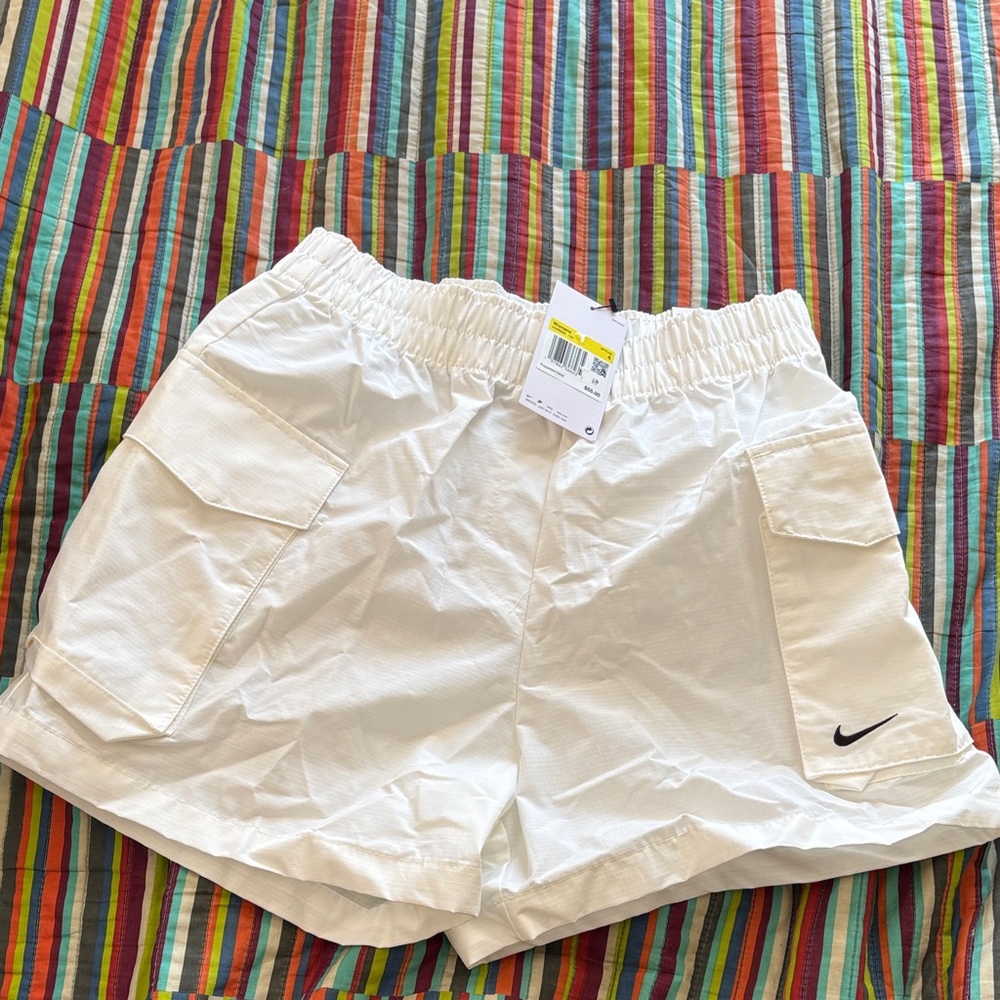 Nike Ivory Cargo Shorts size small new width tags women’s fast shipping